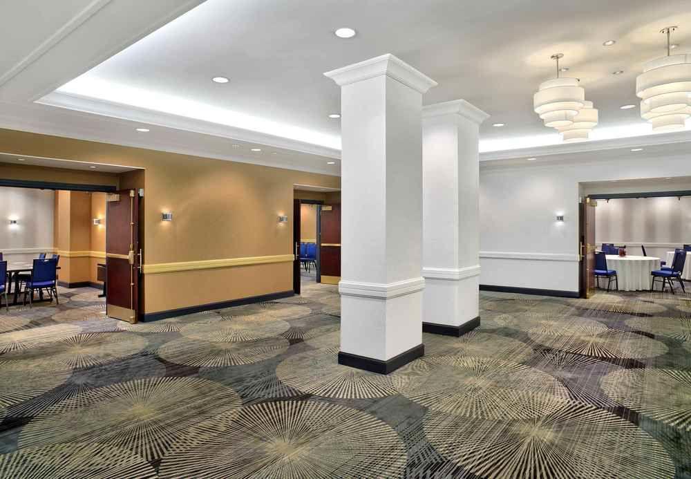 Готель Courtyard By Marriott Toronto Downtown Екстер'єр фото