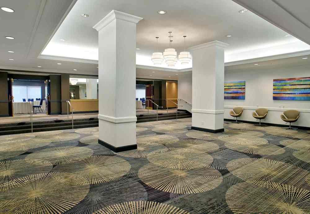 Готель Courtyard By Marriott Toronto Downtown Екстер'єр фото