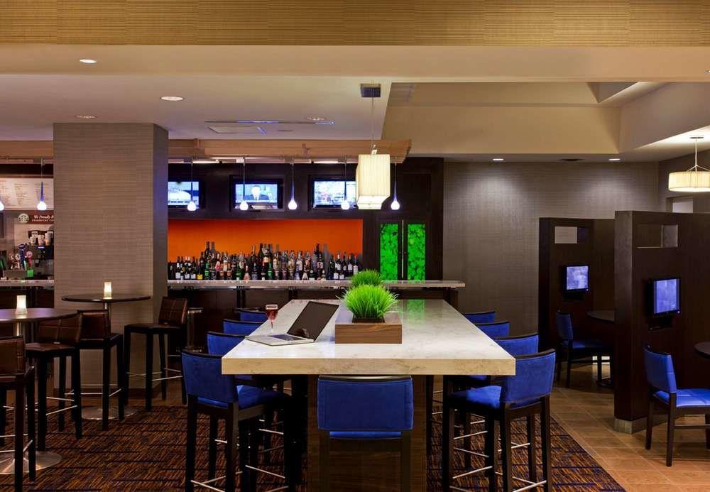 Готель Courtyard By Marriott Toronto Downtown Екстер'єр фото