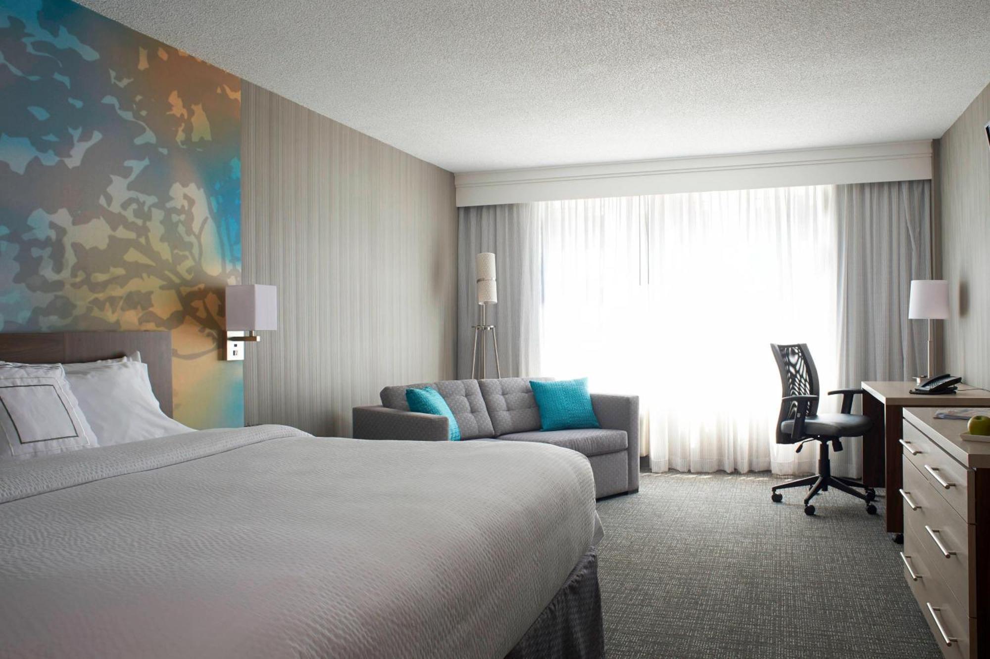 Готель Courtyard By Marriott Toronto Downtown Екстер'єр фото