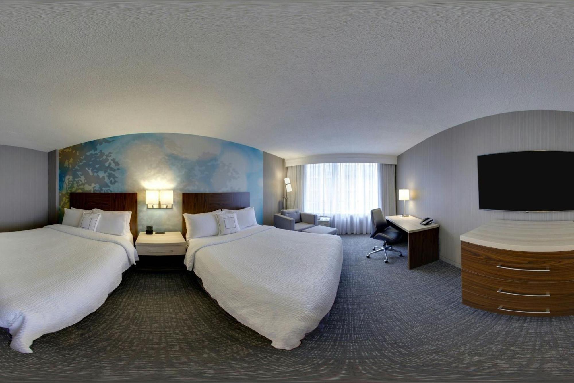 Готель Courtyard By Marriott Toronto Downtown Екстер'єр фото