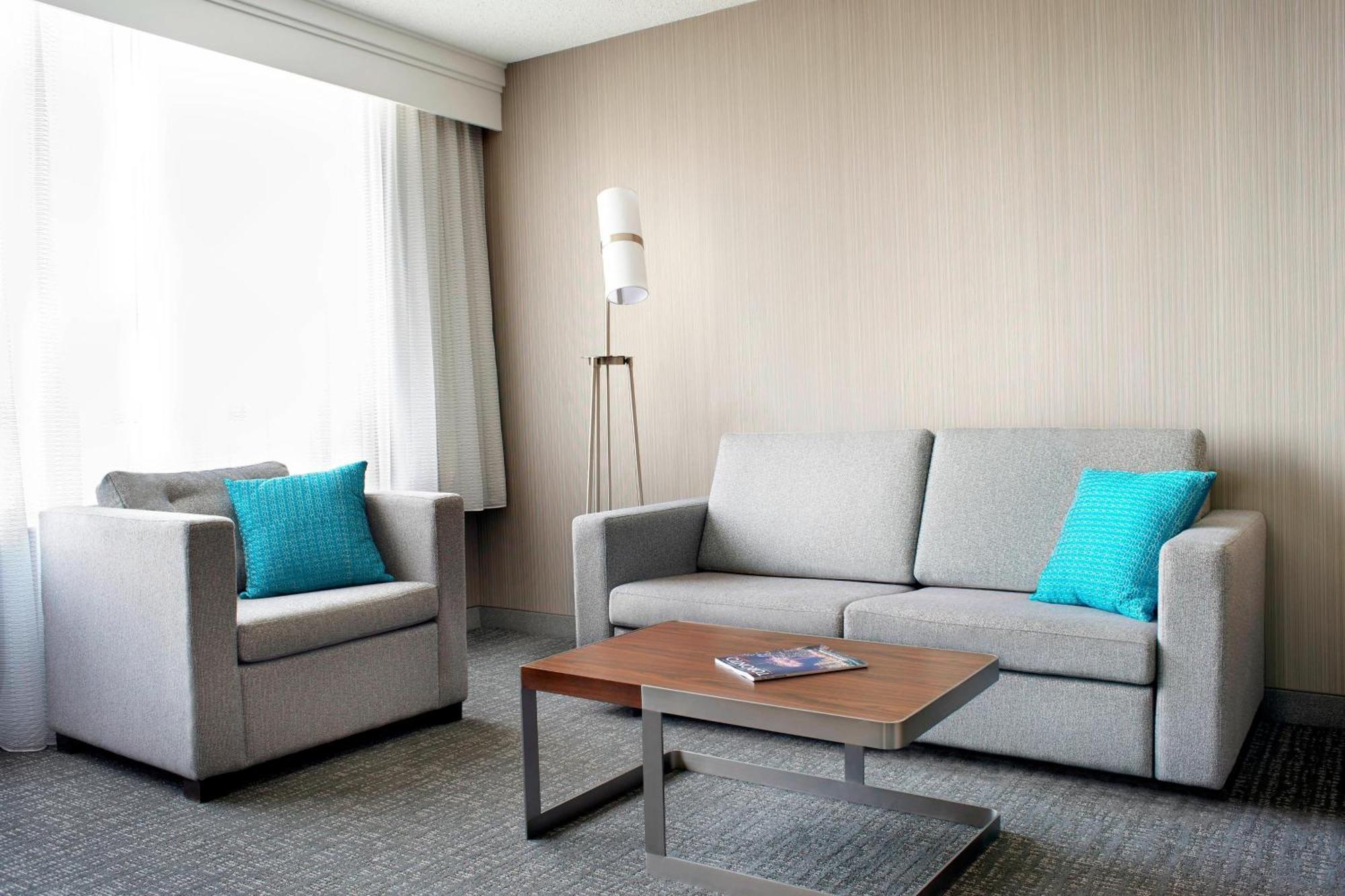 Готель Courtyard By Marriott Toronto Downtown Екстер'єр фото